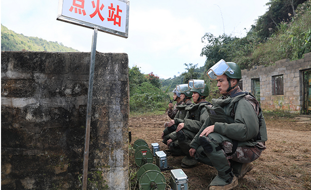 环球在线新闻 中越边境云南段扫雷行动启动：先进设备用不上，只能人工排雷