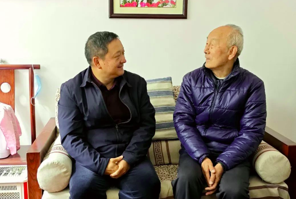 要闻｜杨国宗走访慰问退休老干部
