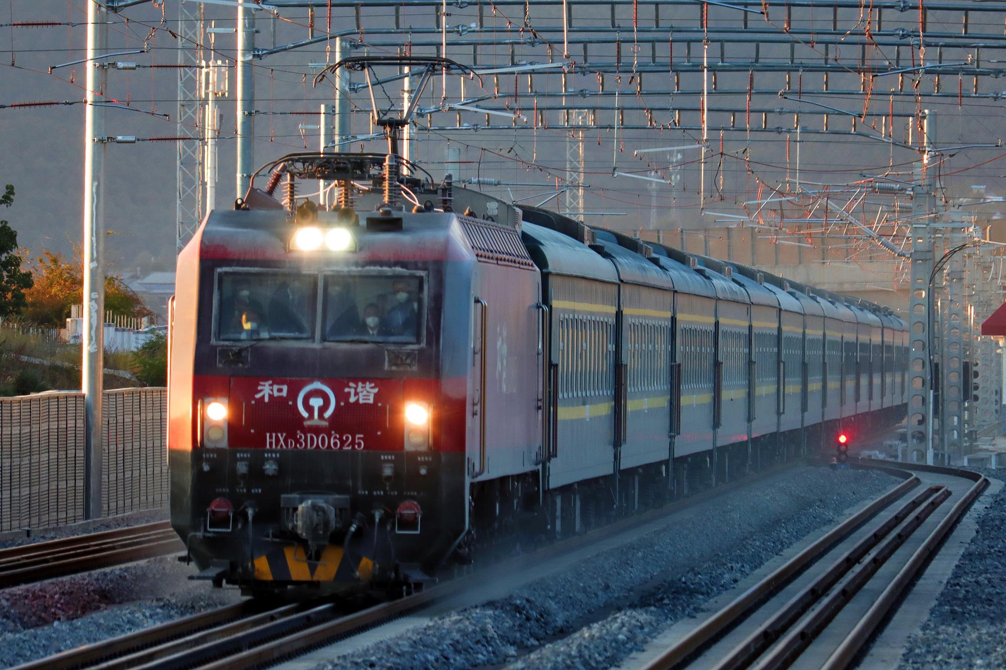 “坐着火车游云南”环线旅游列车全新升级 首创“轻旅行”服务新模式