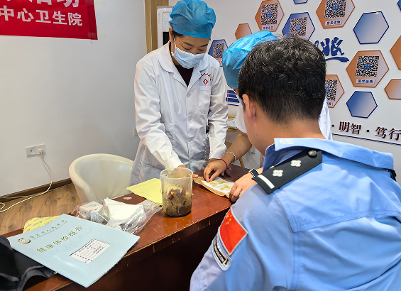 医者仁心护警魂 健康服务到一线