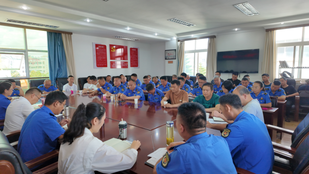 云南祥云县综合行政执法局举行“情暖八一”座谈会