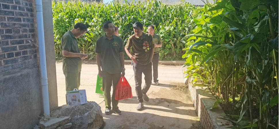 金秋慰问暖人心 战友深情励老兵