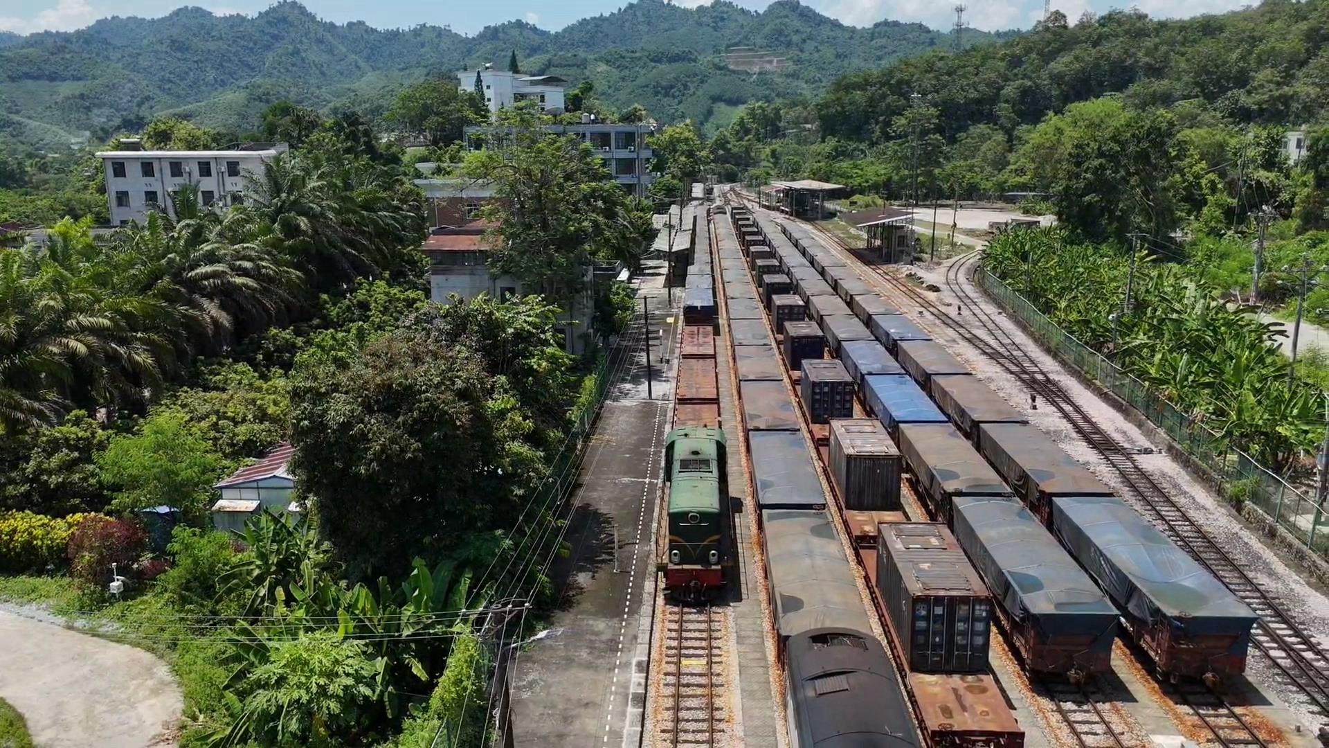 云南米轨铁路中亚班列开行突破5000列