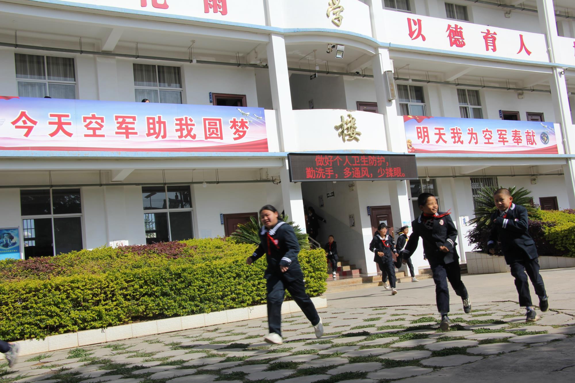 驻云南祥云某部精心打造“云鹰助学”品牌