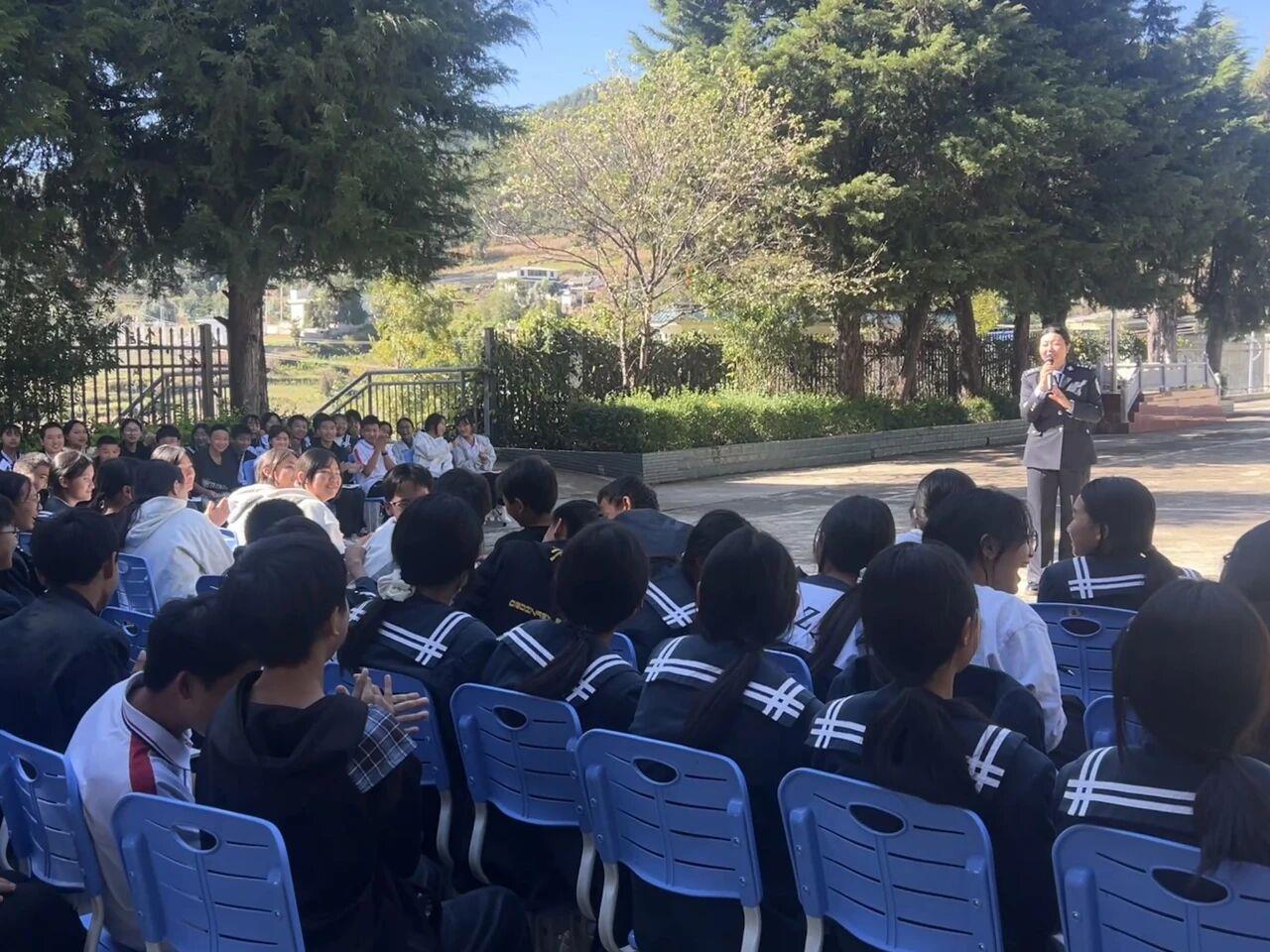 云南祥云县司法局到东山初级中学开展普法宣传活动