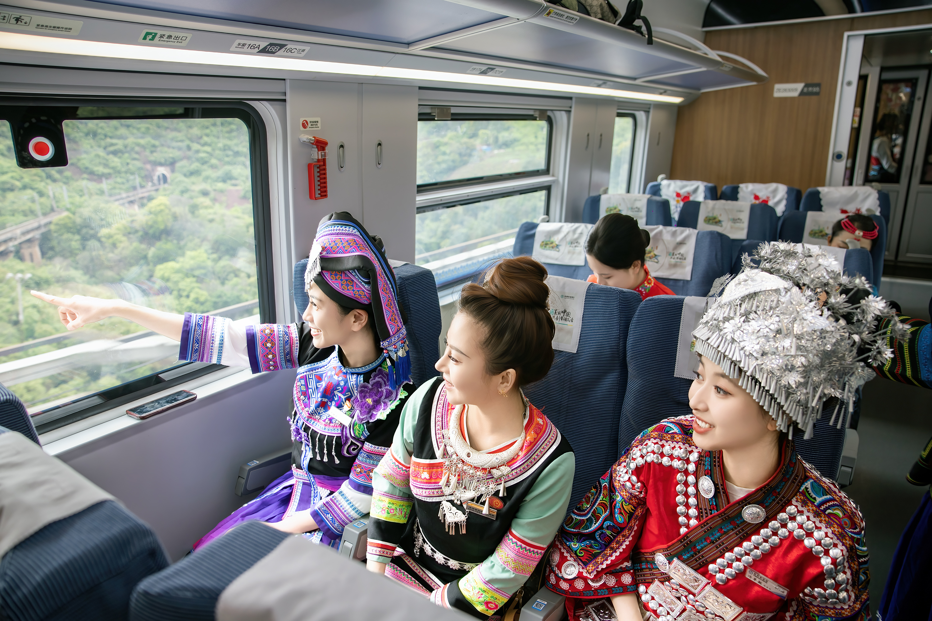 云南铁路今年以来发送旅客突破1亿人次