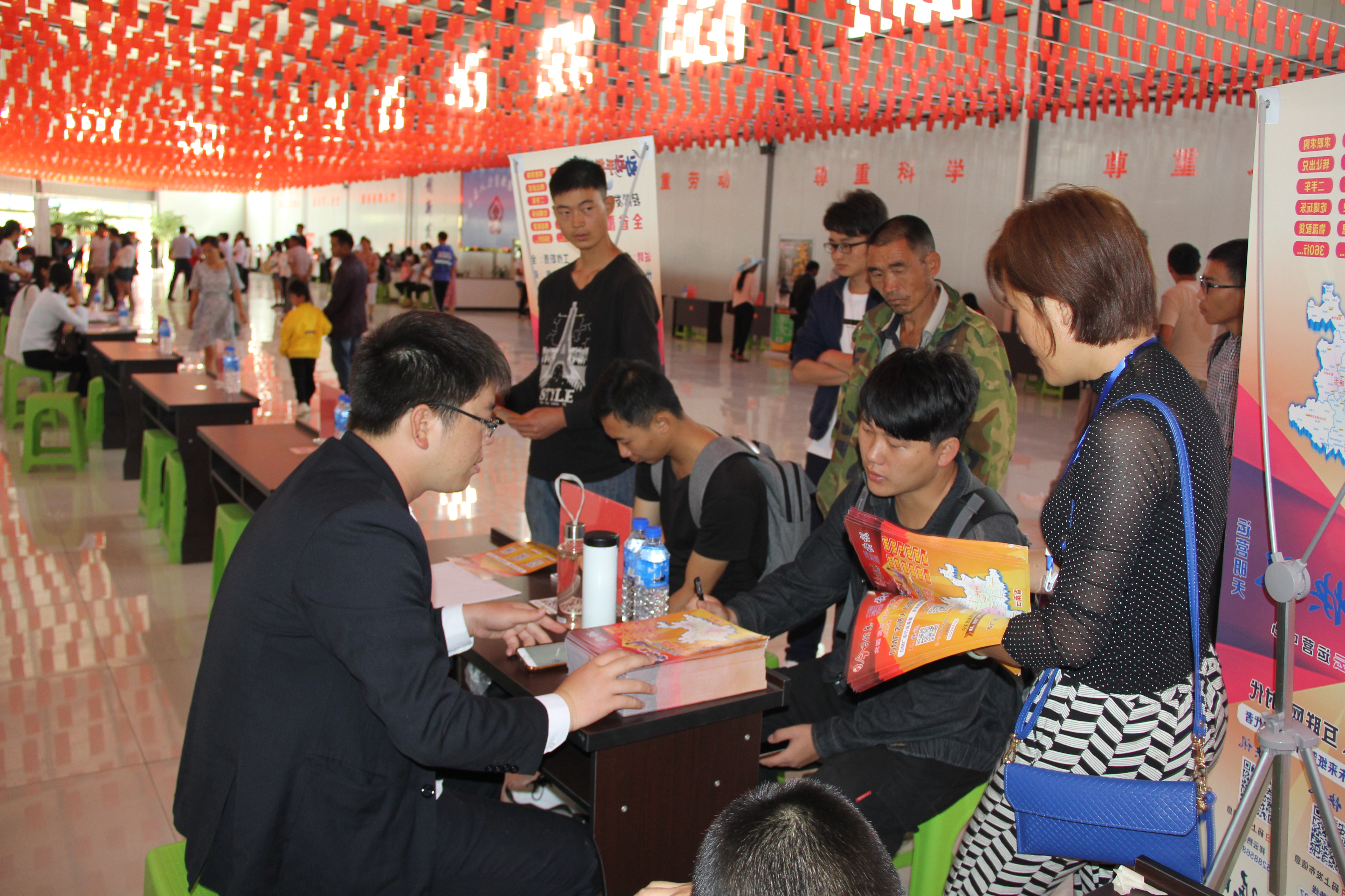 云南祥云县搭建产业在线化、就业本地化平台