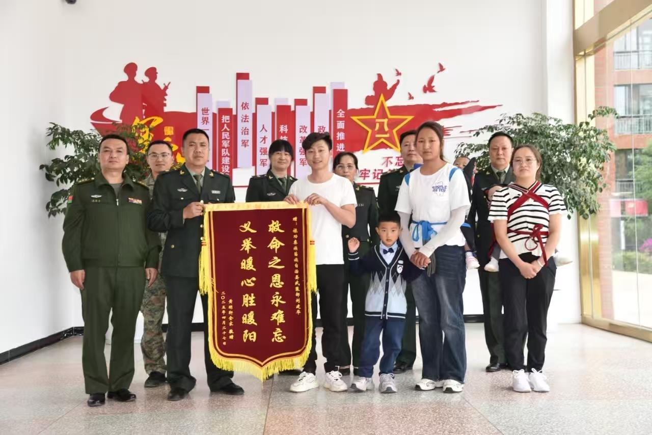 退伍军人刘建华勇救落水儿童：纵身一跃托起生命，无声践行“退伍不褪色”