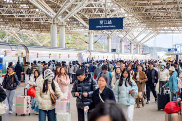 云南：铁路元旦首日发送旅客超40万人次，3日迎返程高峰