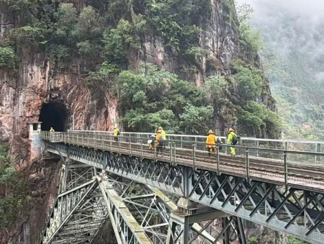 给百年米轨，写下无字平安笺