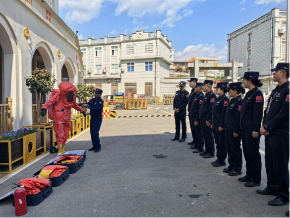 畹町边检站联合畹町消防大队开展危化品查缉处置培训