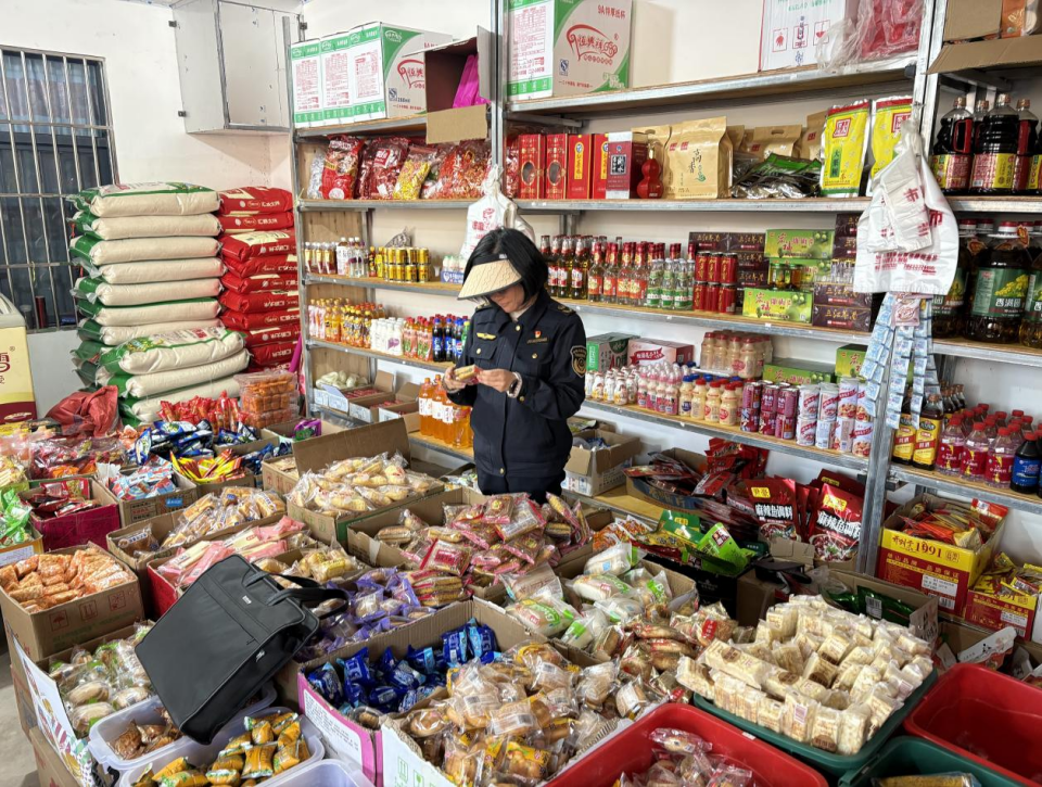 云南祥云县开展节前市场监管安全检查