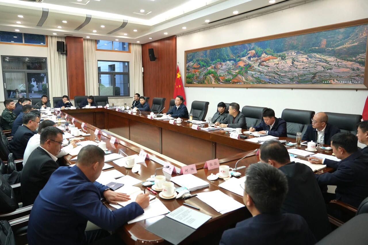 赵瑞君与县（市）委书记座谈时强调：从政治上看 从全局上谋 从实处上干 把省委部署的“10件事”落下去抓到位见实效