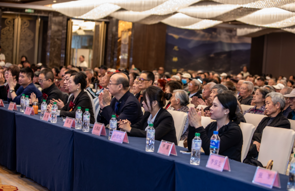 共筑健康防线 提升全民健康素养 云南省食品安全协会会员单位揭牌暨健康科普大会在蒙自召开