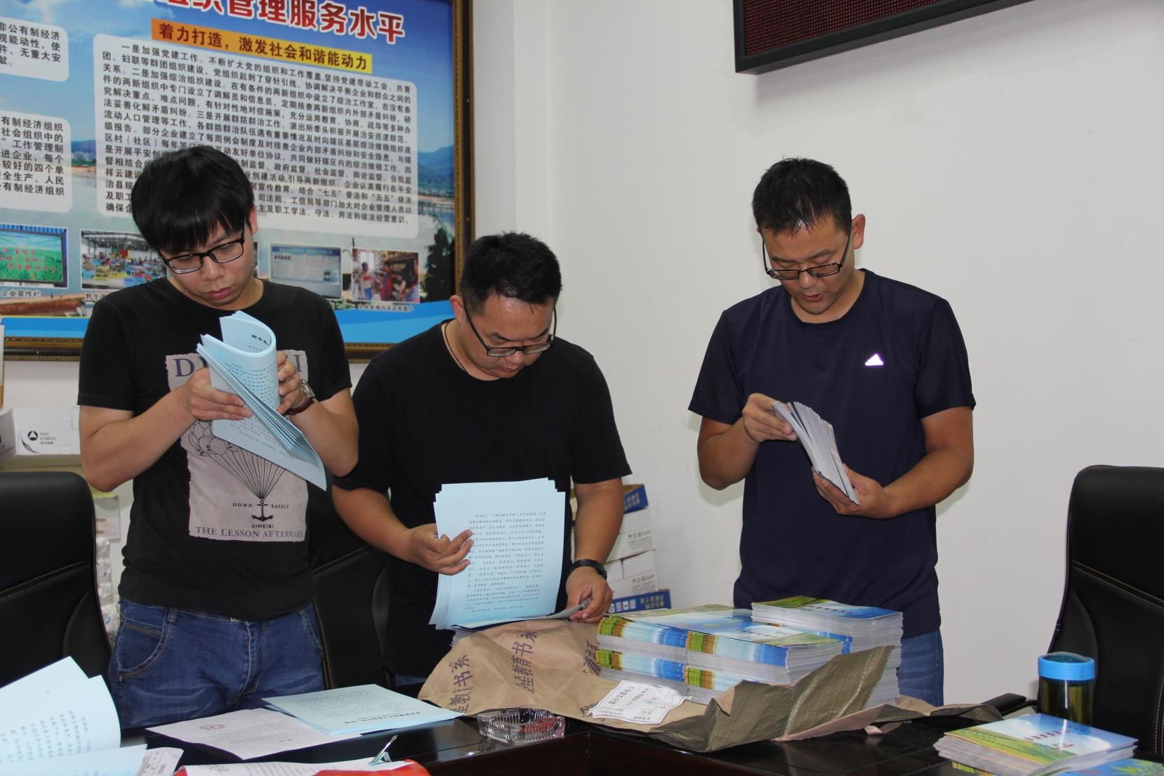 云南祥云县精细化服务为群众查询档案提供方便