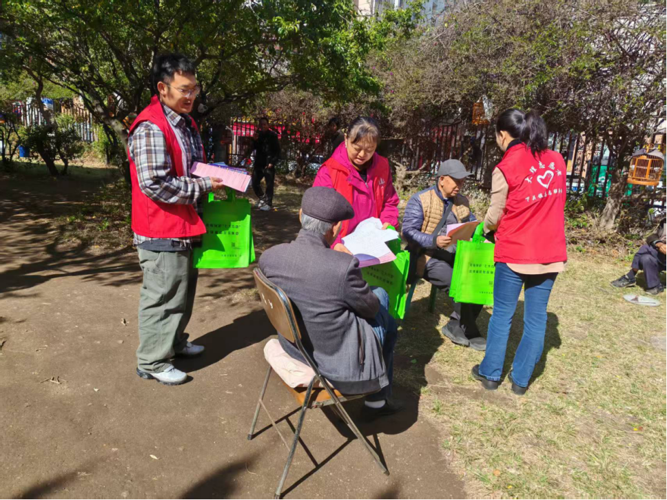 云南大理市正阳社区开展“文明殡葬 绿色清明”主题宣传活动