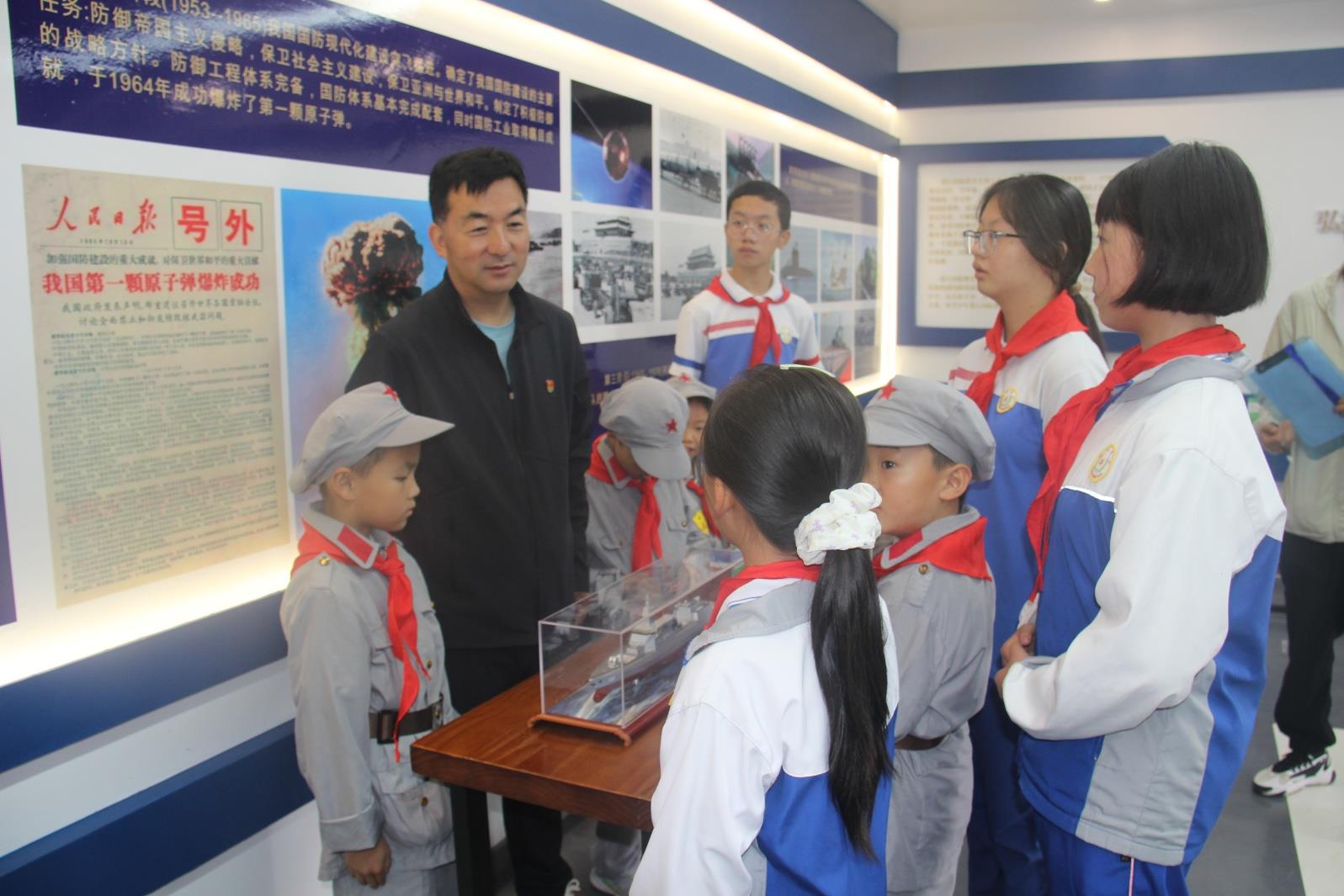 在双拥中快乐起航放飞梦想