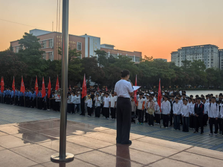 怀英烈守初心 踏红途传基因 —— 蒙自市职业教育中心开展2026年清明主题祭扫活动