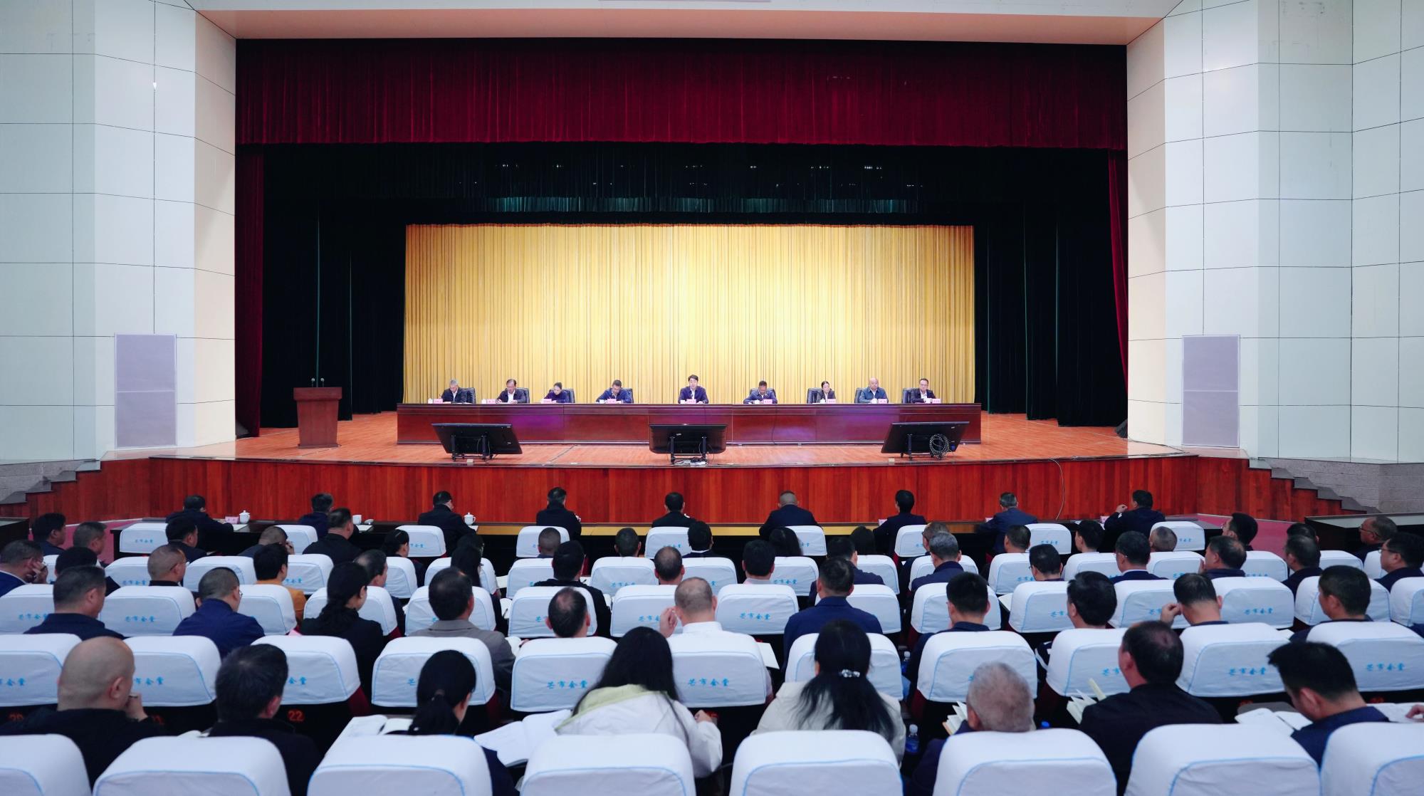 德宏州委全面依法治州工作会议强调：深入学习贯彻习近平法治思想 为建设美丽新德宏提供坚强法治保障