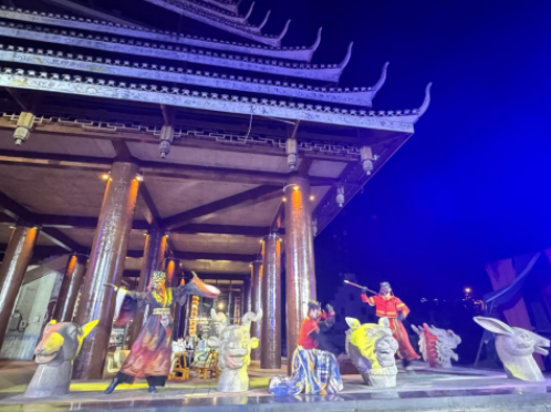 《爽爽贵阳嗨翻天·苗疆秘境狂欢节》启幕！贵阳花果园鼓楼风雨桥变身“苗疆秘境”