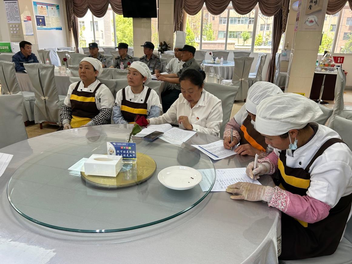 云南电网公司大理祥云供电局组织开展食堂厨房初期火灾扑救推演