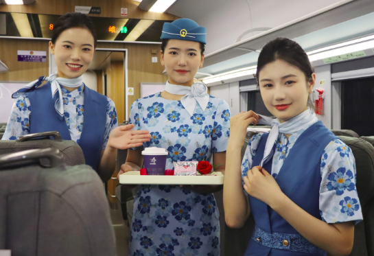 云南：“五一”假期铁路列车特色服务丰富多彩  让旅客体验“有一种叫云南的生活”