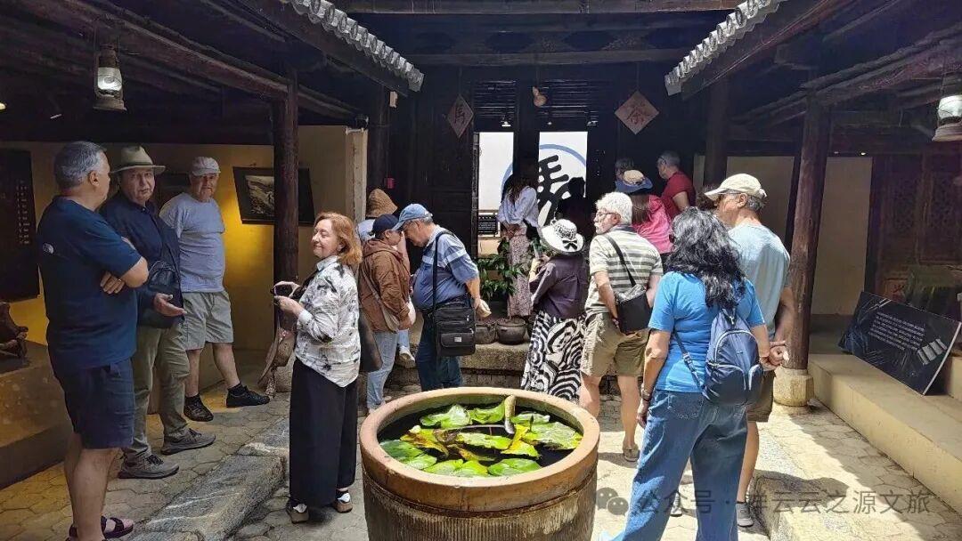 彩云之乡留异国回响，罗马尼亚旅客笑暖云南驿