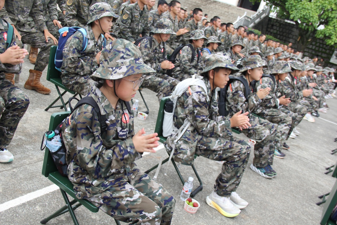 进军营开展国防教育：云南祥云红军小学上好行走思品课