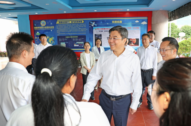 张子建罗景锋开展教师节走访慰问并调研教育提质工作 向全州广大教师和教育工作者致以节日问候