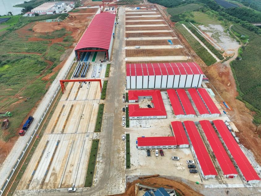 文蒙铁路首片预制T梁成功浇筑